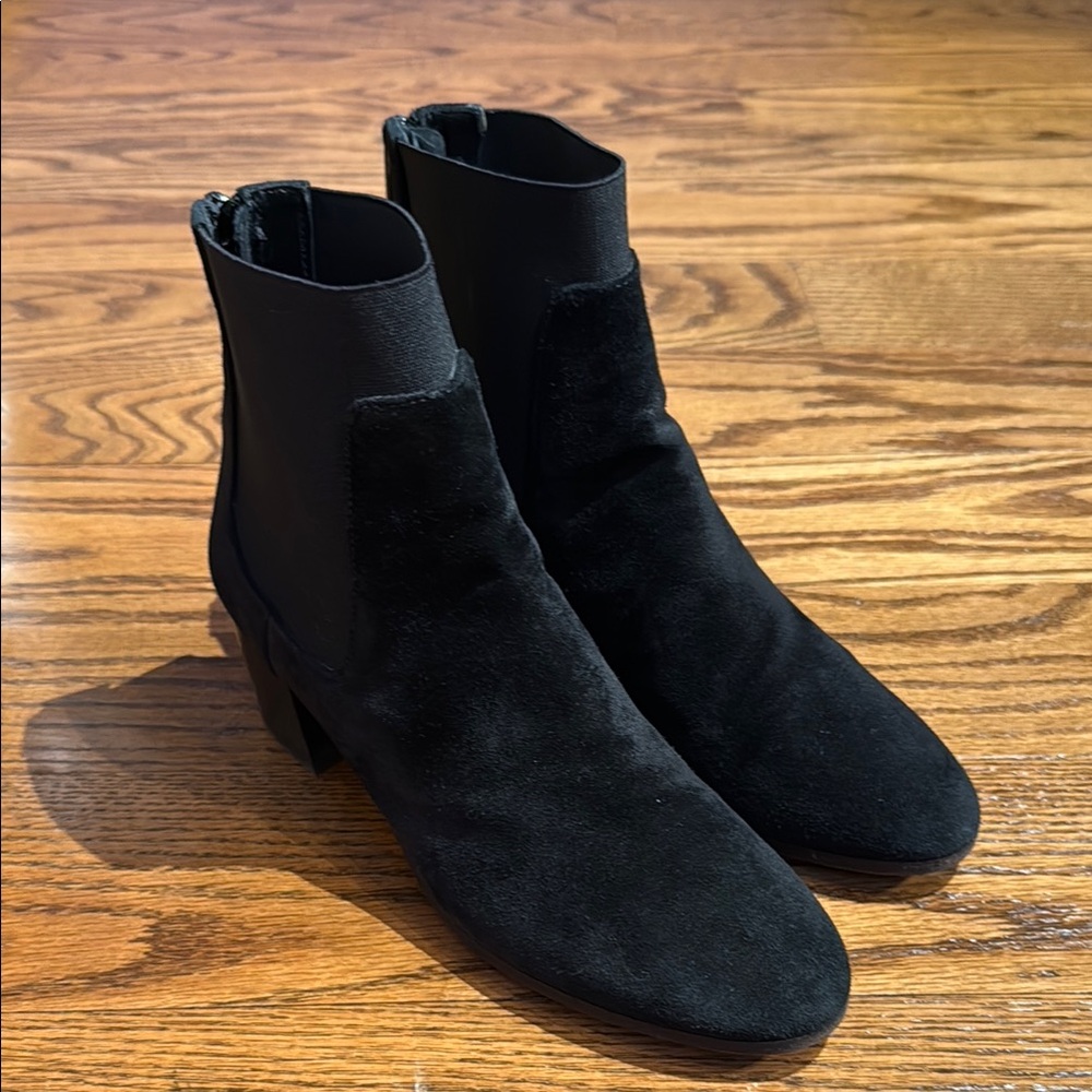 Aquatalia Black Ankle Boots Sleek Design